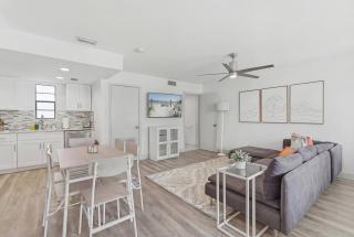 Be A Nomad - 2BR Jacksonville Beach Apartment - 1 Min to Beach - Sleeps 4 - 8