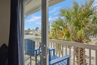 Be A Nomad - 2BR Jacksonville Beach Apartment - 1 Min to Beach - Sleeps 4 - 7