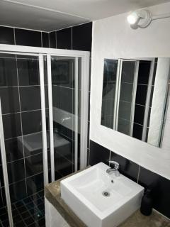 Lofty Hipster Ezra - 1