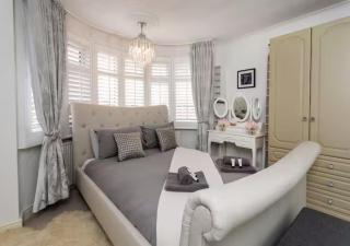 Beautiful Escape Wi-Fi Garden & Free Parking - Pass the Keys - 9