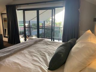 Modern Luxury Retreat, Sleeps 8, Mount Tamborine - 1