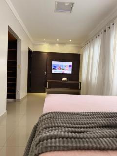 CASA AMPLA e MODERNA com Suíte - 2