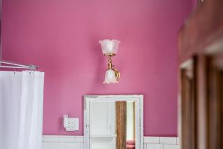 Peaceful Easy Feelings - King Sized Bed - Sleeps 2 - 3