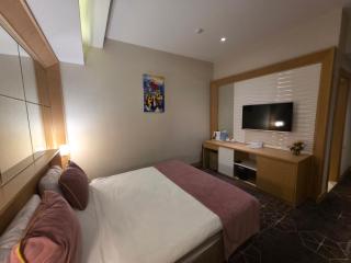 Regal Inn Hotel - 1