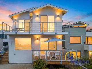 Oceanfront Harbor House - 0
