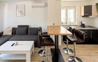 Gorgeous Apartment In Povljana With Wifi - 9