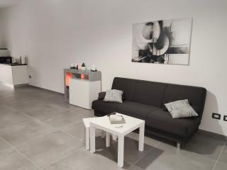 DeLUXe White - 1