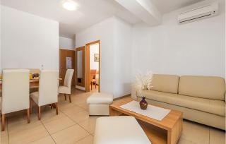 Nice Apartment In Kampor - 6