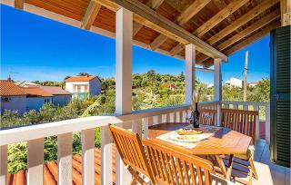 1 Bedroom Amazing Apartment In Banjol - 8