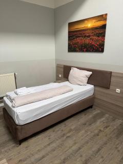Aparthotel Emilia 24h Check-in, Free Parking and WiFi - 9