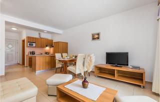 1 Bedroom Lovely Apartment In Kampor - 6