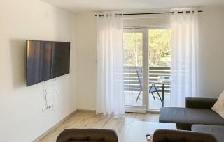 Cozy Apartment In Povljana With Wifi - 8