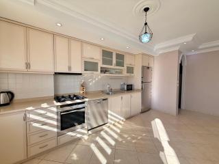 SA Apartments! 2BR Flat 150m to the Beach - 3
