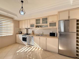SA Apartments! 2BR Flat 150m to the Beach - 1
