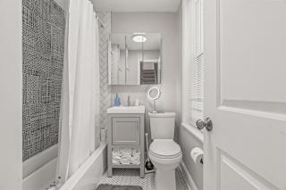 Pet Friendly- Big- King Bed Minutes 2 Stadiums - 7