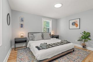 Pet Friendly- Big- King Bed Minutes 2 Stadiums - 8