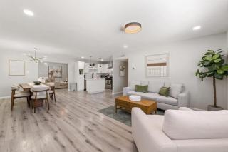 Stylish 3BR 2 Living Areas 10 Min to Airport - 0