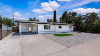 Stylish 3BR 2 Living Areas 10 Min to Airport - 8