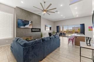 Miami Style Pool House 4 Bed 3 and a Half Bath Villa - 7