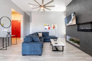 Miami Style Pool House 4 Bed 3 and a Half Bath Villa - 4
