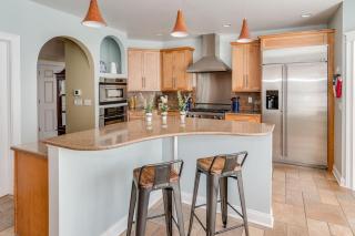 Luxury DT Home Overlooking River with Views of Lake Michigan - 9