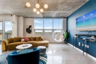 Miami Vice - Central Midtown Pool and Parking - 3