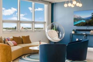 Miami Vice - Central Midtown Pool and Parking - 7