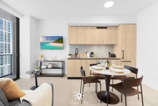 Elevated Stay in Modern 1BR and Den in Downtown Miami - 6