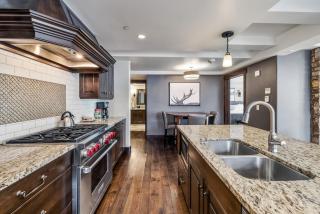 Alpine Getaway - Spacious 2BR & 2BA Near Hiking & Biking - 7