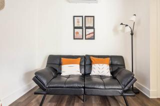 Sleeps 3, Cozy, Boho Style, in the heart of Miami -free parking - 9