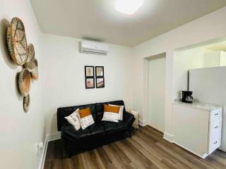 Sleeps 3, Cozy, Boho Style, in the heart of Miami -free parking - 3