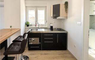 Cozy Apartment In Povljana With Wifi - 2