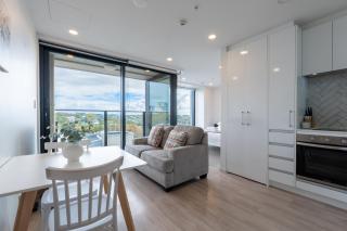 Urban Retreat 1-Bedroom Studio with Balcony - Auckland - 3