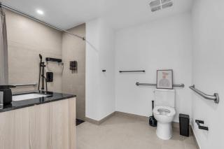 Brand New Downtown Stay 15th Floor Parking Amenities - 7