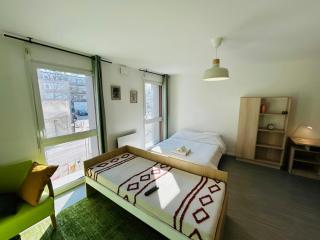 We Live In R - Suite 102 - 9