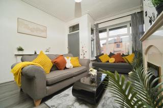 4 Bedroom House Sleeps 8 Free Parking & WiFi - 9