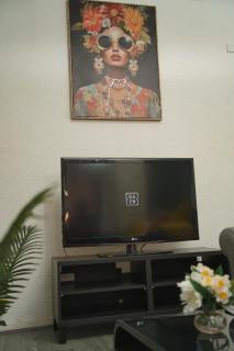 4 Bedroom House Sleeps 8 Free Parking & WiFi - 6
