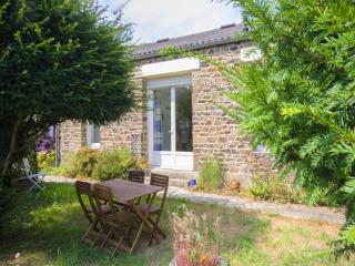 Stone House by Les Godelins Beach - 9