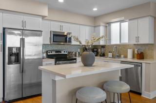 Oceanfront Serenity - 2BR Marina del Rey Luxury Suite - 3