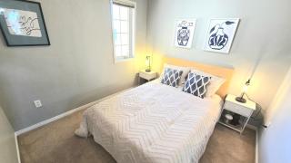 Spacious 3BR Square One, 3 Bath, 2 Parking, Desk - 3