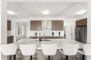 5BR house with Family Fun, Game Room, FencedYard and 5Parking - 8