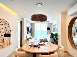 2BR Oceanfront 10 steps of sandy beach - 4