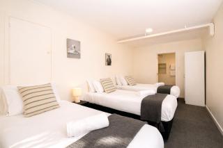 Cosy 2BR Unit - Walk to Town & Sleeps 5 - 3