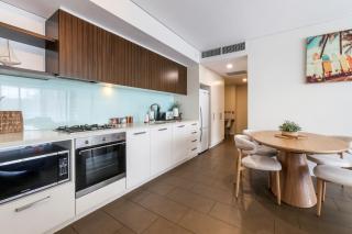 Waterfront Lagoon Suite 1 Bed Luxury Apartment - 2