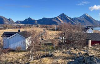 Beach Front Home In Engeløya With House A Panoramic View - 6
