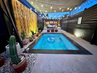 Tropical House Leon Private Pool and Hammock Patio - 0