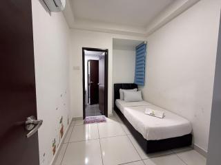 Taman Daya 3 Bed Homestay - 9