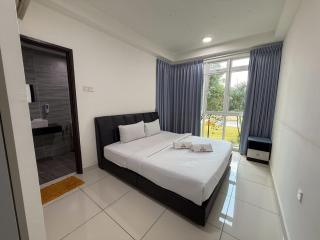 Taman Daya 3 Bed Homestay - 6