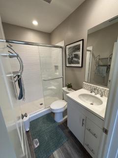 Cozy n quiet home next to GP Ice Rink for a family - 4