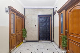 Capital O Samrat Palace Near Nampally Station - 6